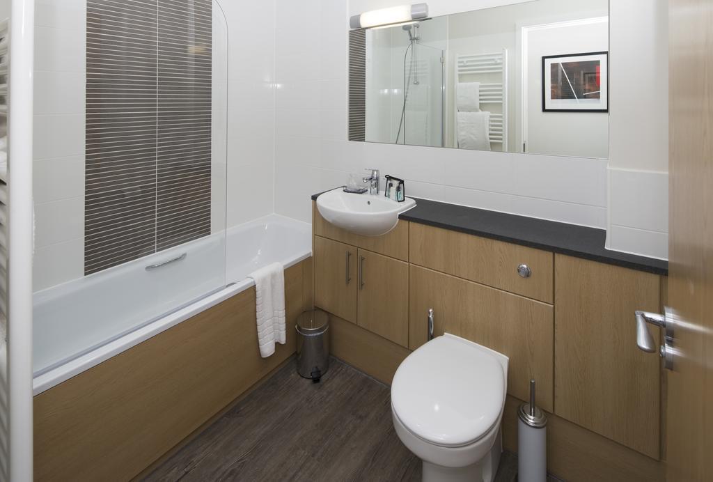 House Of Fisher - Beneficial House Bracknell Pokoj fotografie